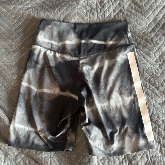 Nike Dry Fit Small Spandex 5” Inseam. Gray/black tie dye - Picture 4 of 6
